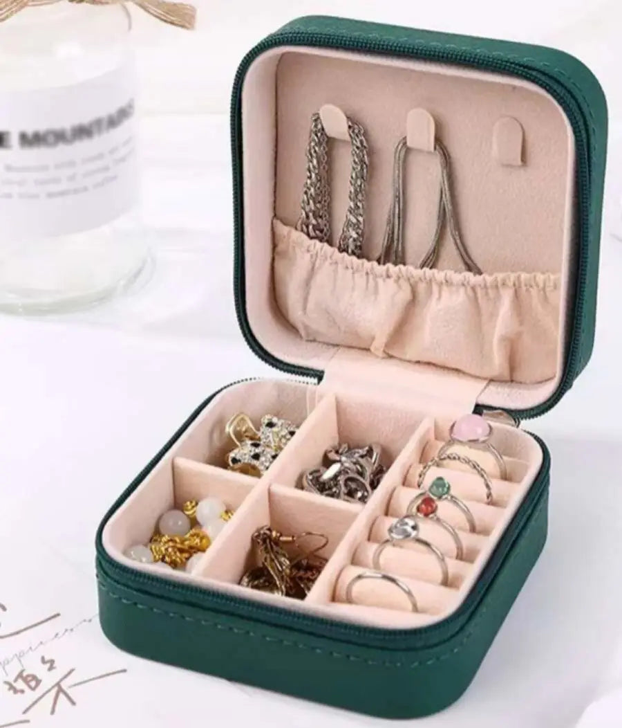 High Quality Leather Jewellery Organizer Box with Zipper | Ear Rings & Necklace_Bracelets Holder | Small Jewelry Box Vanity Hanger Stand Velvet