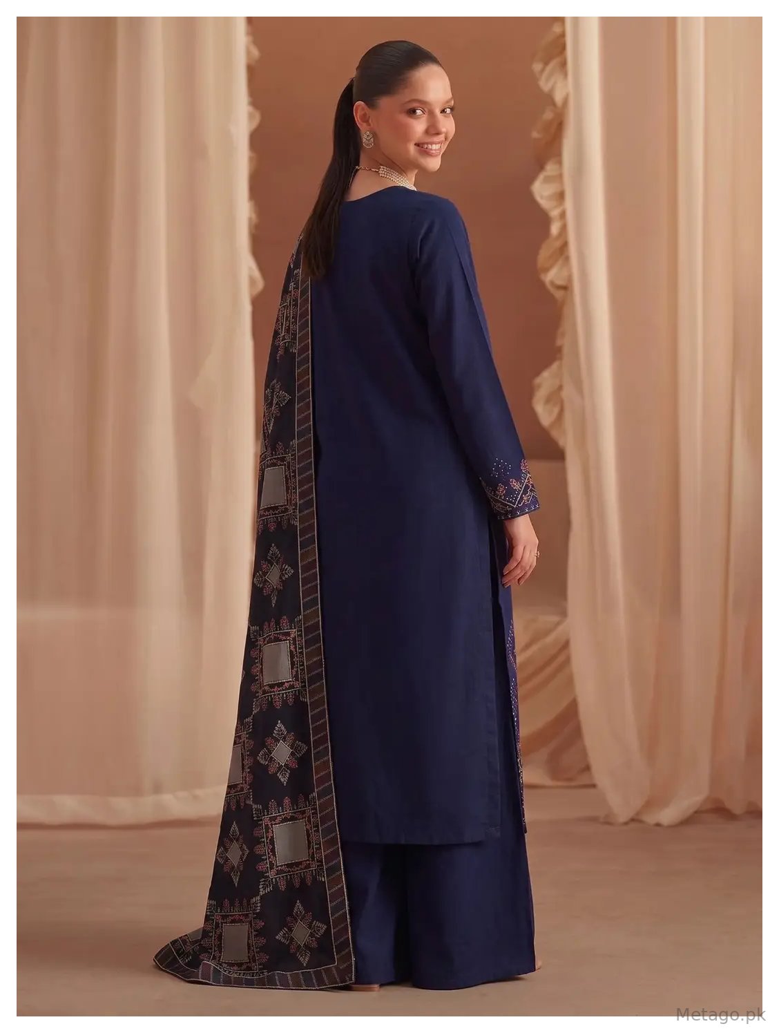3 Pcs Women's Unstitched Plain Suit