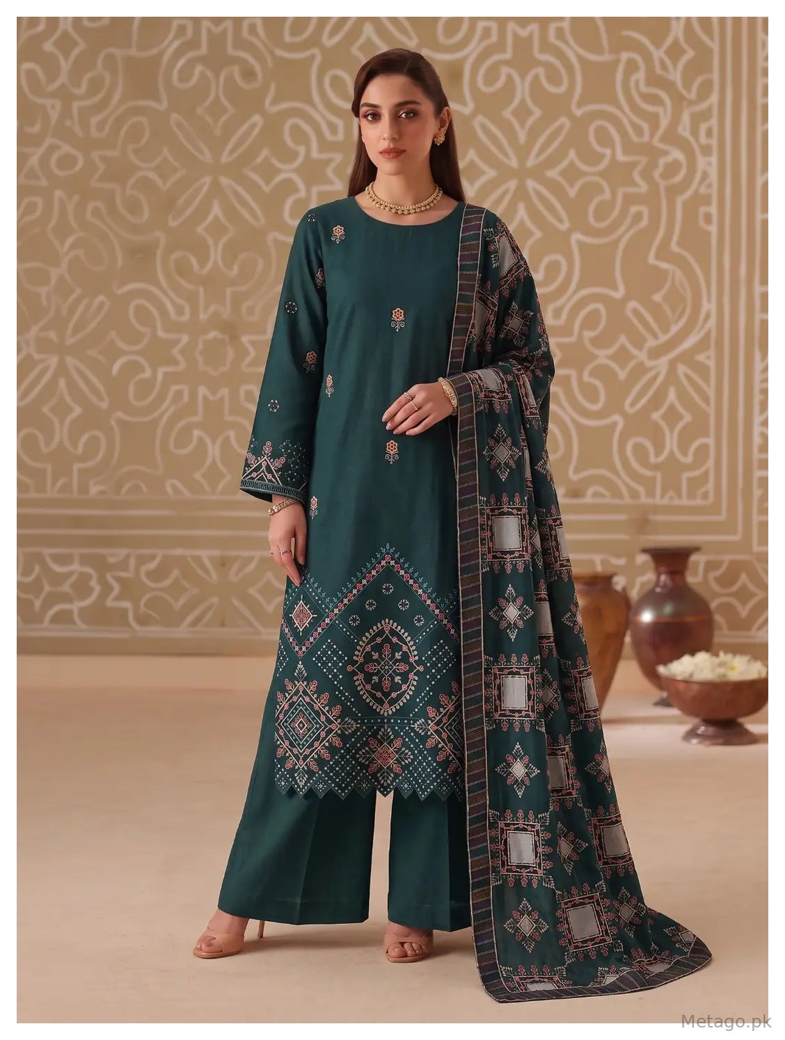 3 Pcs Women's Unstitched Plain Suit
