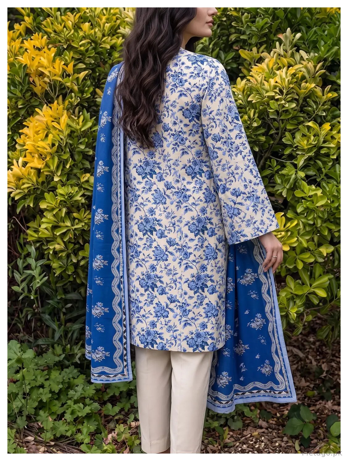 3 Pcs Women's Unstitched Printed Suit