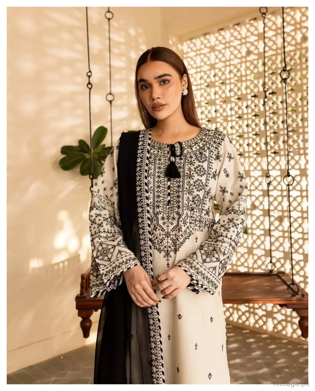 Arfa 3 Pcs Women's Stitched Linen Embroidered Suit