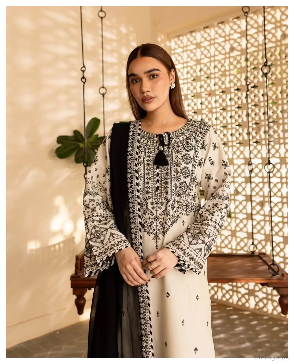 Arfa 3 Pcs Women's Stitched Linen Embroidered Suit