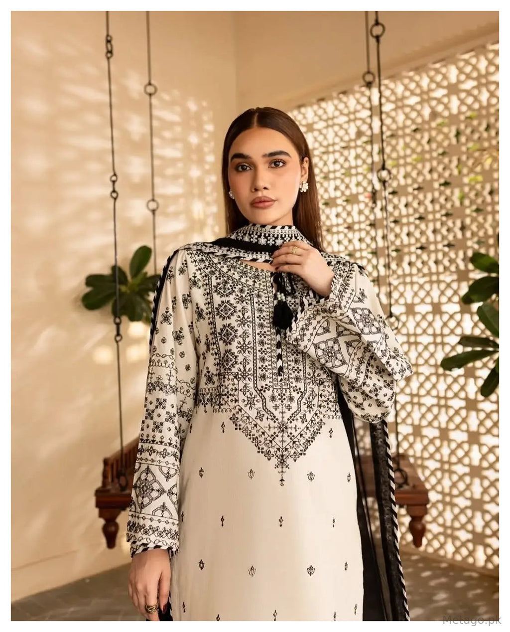 Arfa 3 Pcs Women's Stitched Linen Embroidered Suit