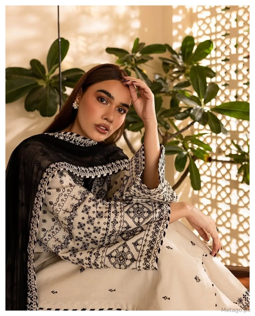 Arfa 3 Pcs Women's Stitched Linen Embroidered Suit