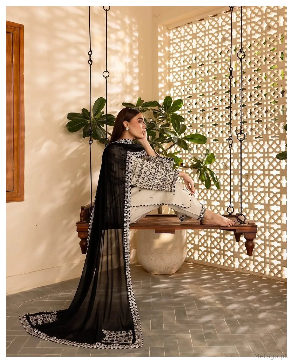 Arfa 3 Pcs Women's Stitched Linen Embroidered Suit