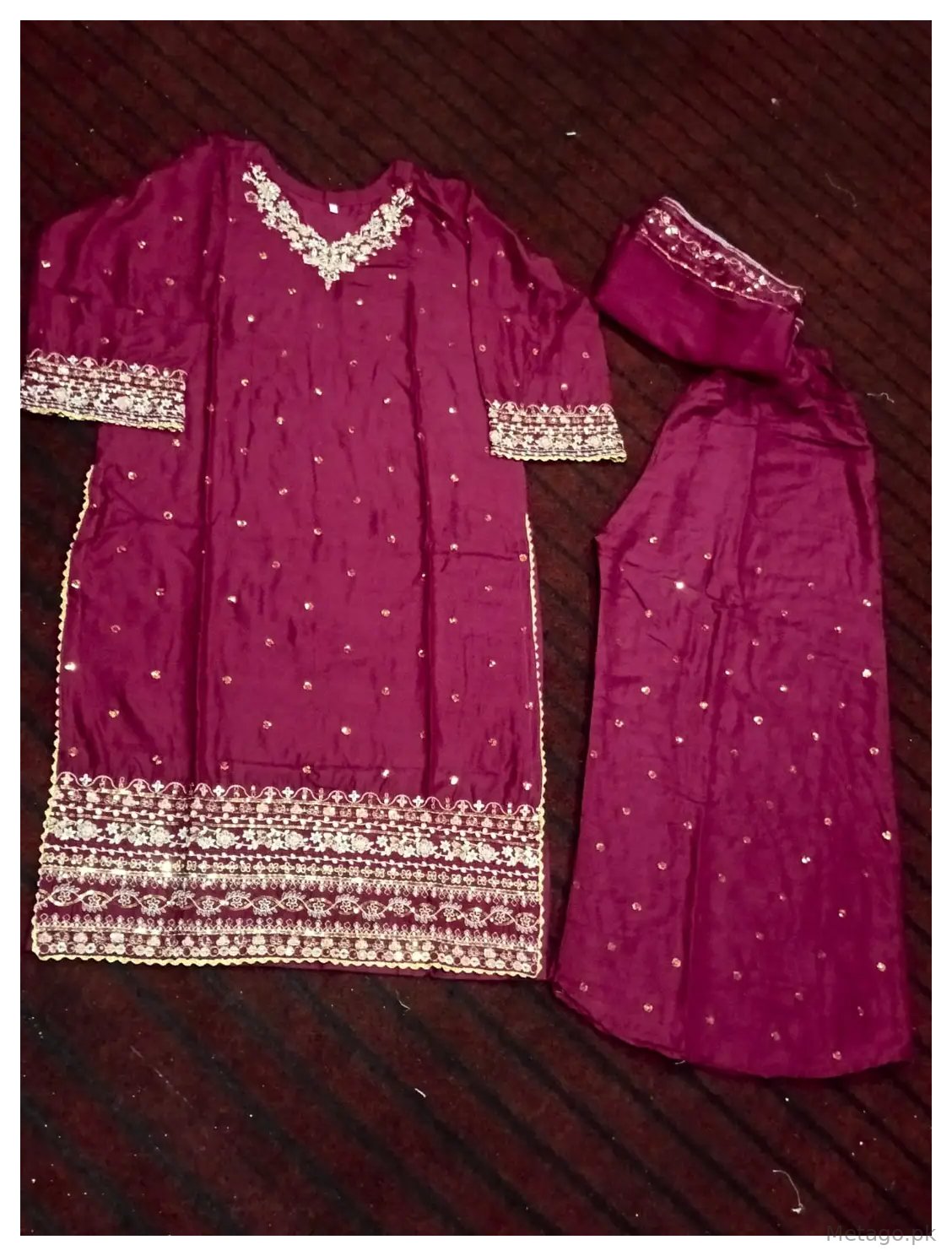 Mehfil E Rang 3 Pcs Women's Stitched Linen Embroidered Suit
