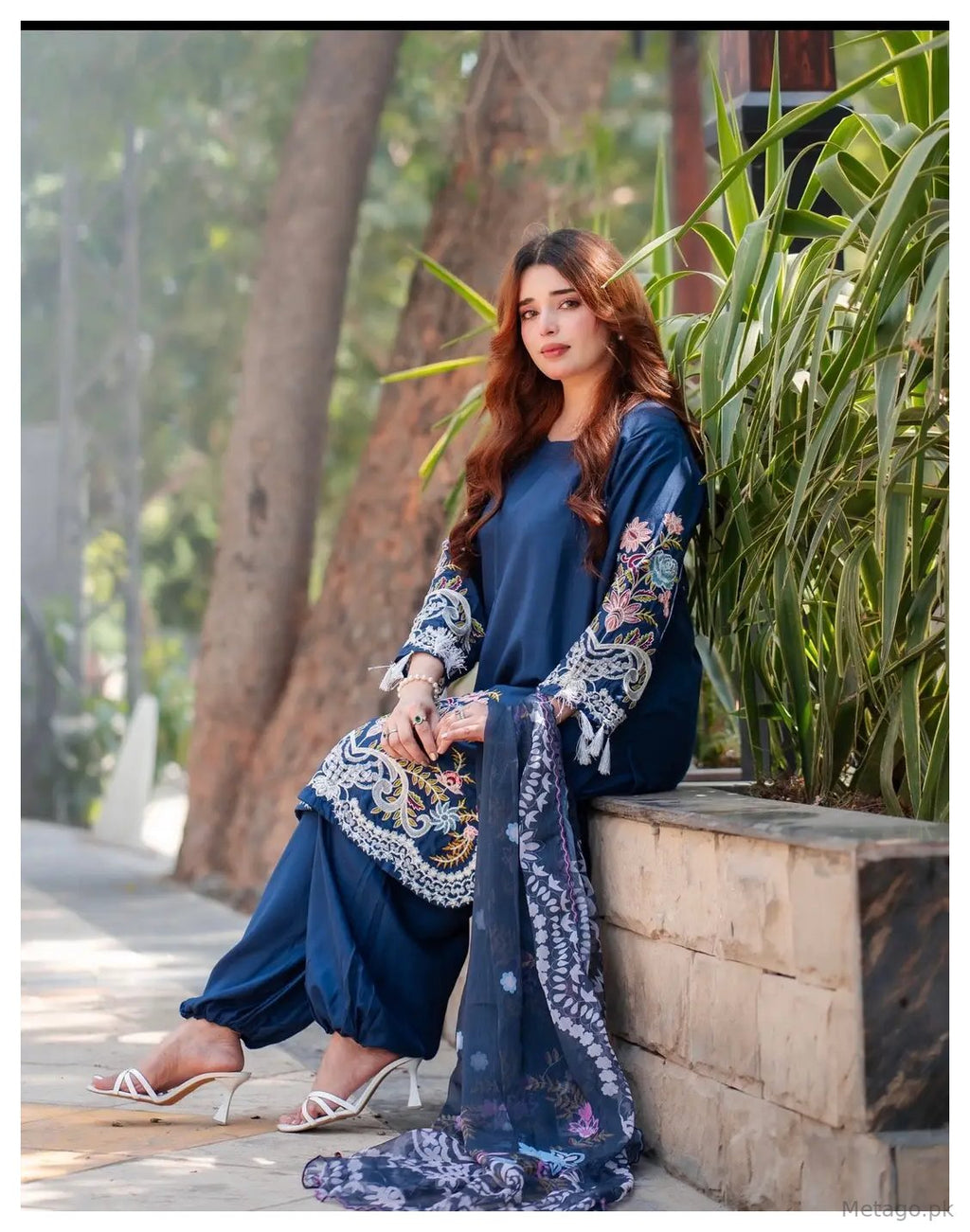 Navy Blue 3 Pcs Women's Stitched Linen Embroidered Suit