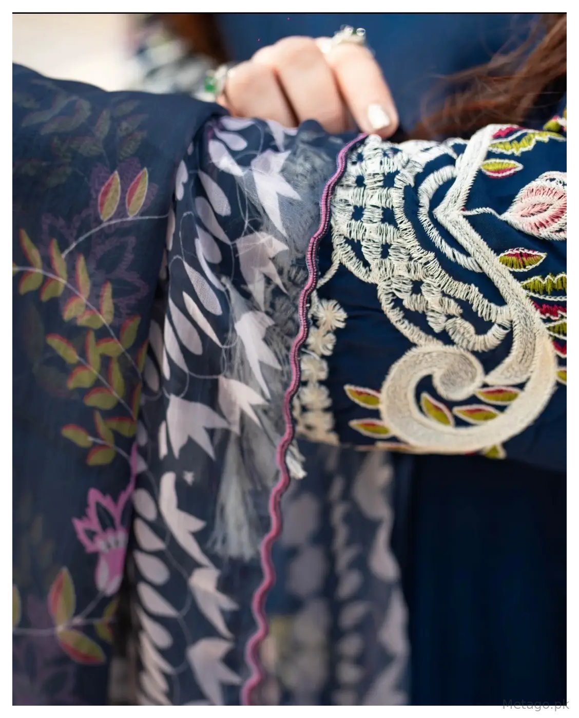 Navy Blue 3 Pcs Women's Stitched Linen Embroidered Suit