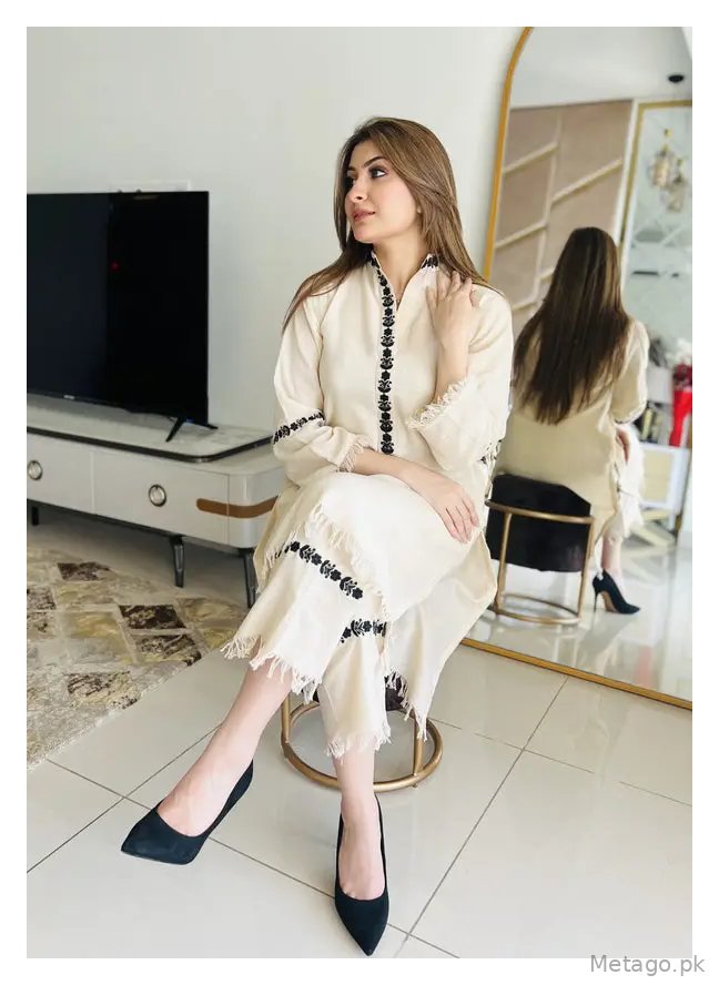 Snow pearl 3 Pcs Women's Stitched Dhanak Embroidered Suit